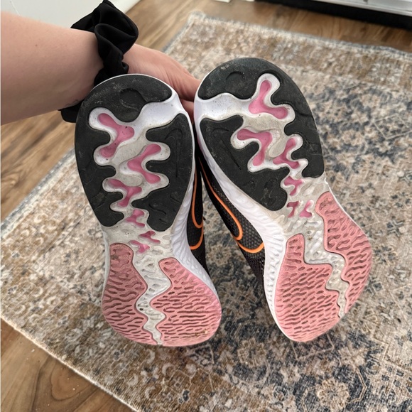 Nike Women's Black and Orange Athletic Shoes - Picture 3 of 4